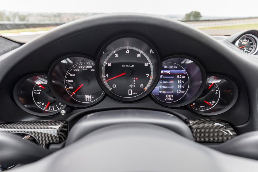 Панель приборов Porsche 911 Turbo S Coupe 2016 года  (WW) (фото 20 из 30)